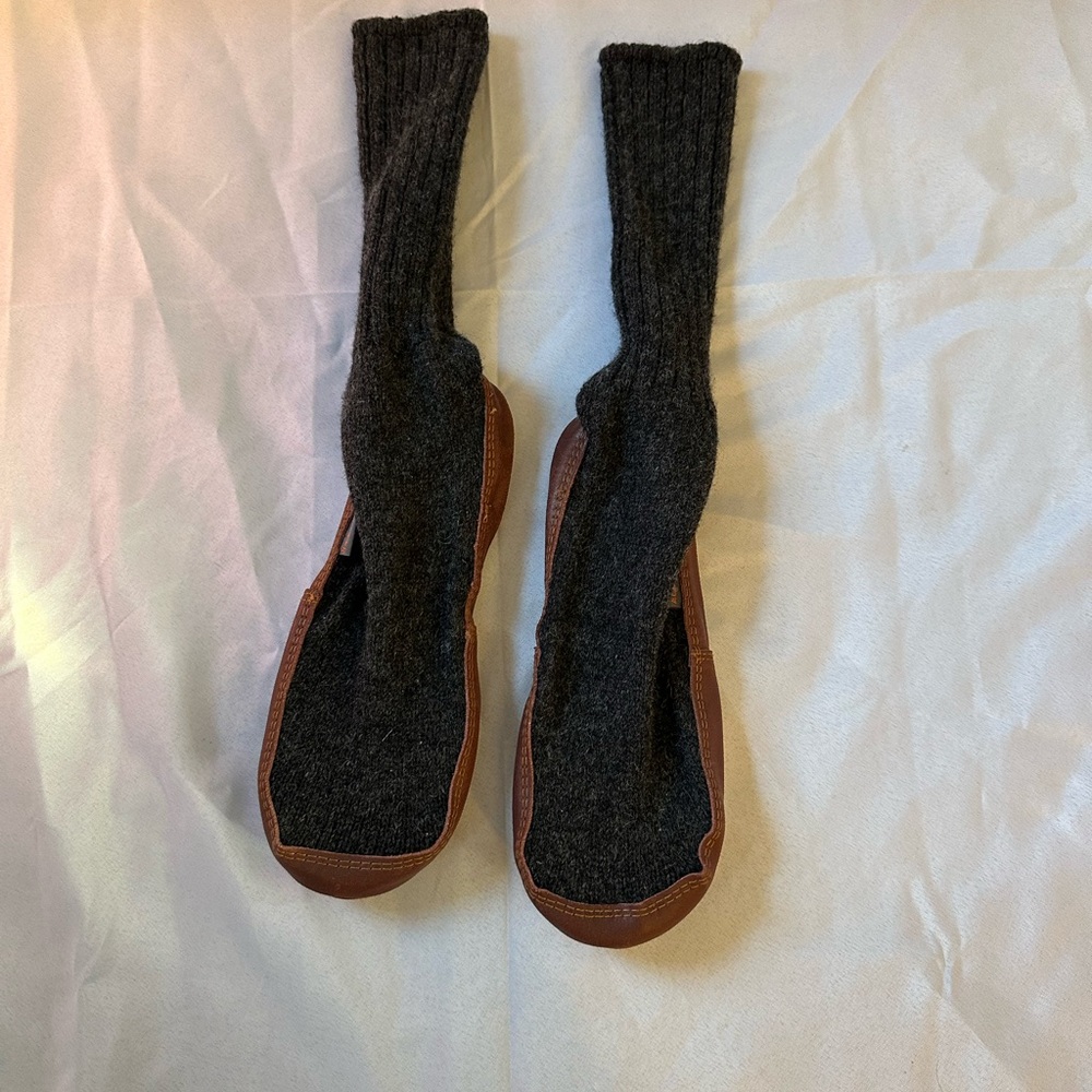 Acorn Unisex Gray Slipper Socks
